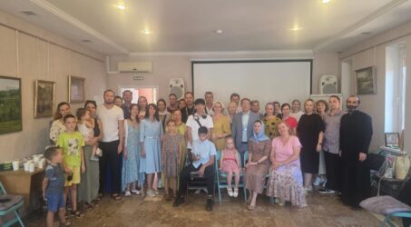В конференц-зале Свято-Ильинского храма прошла очередная встреча семейного клуба.